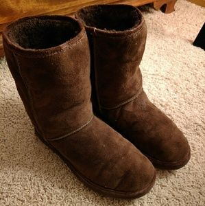 Minnetonka boots sz 9